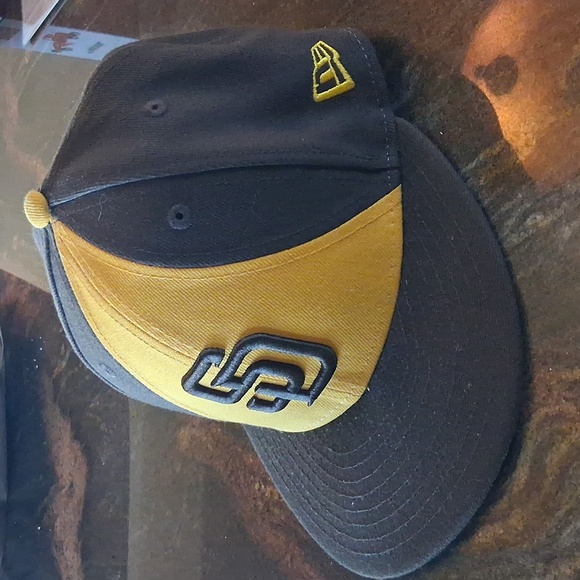 New Era Padres Hat - Picture 3 of 4